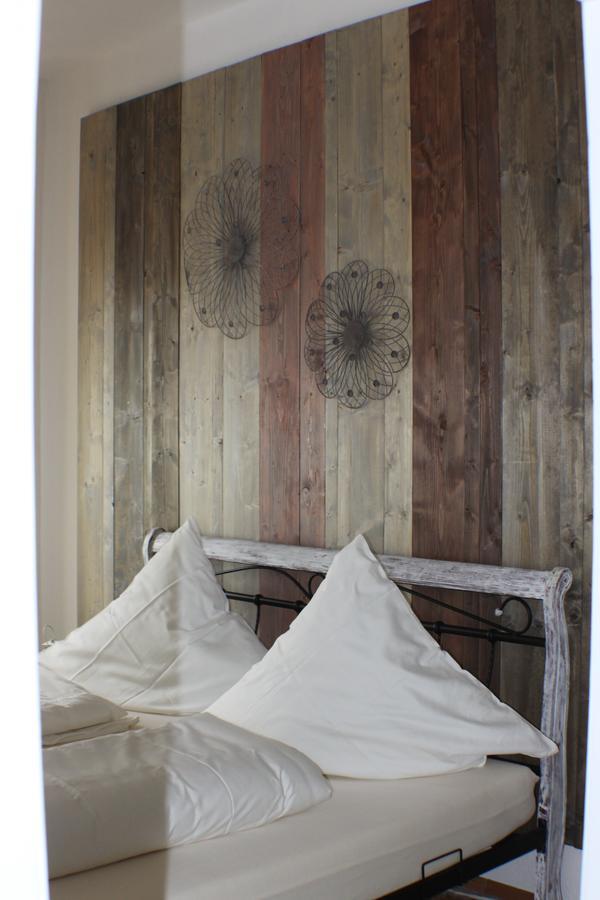 Vivo-Vino Bed & Breakfast Weisenheim am Sand Exterior photo